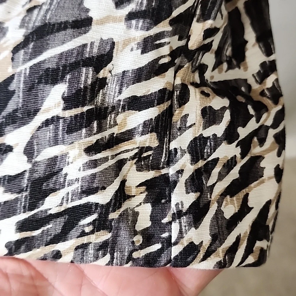 Chico's Size 2 (Approx Size 12) Black and White Animal Print Zip Jacket